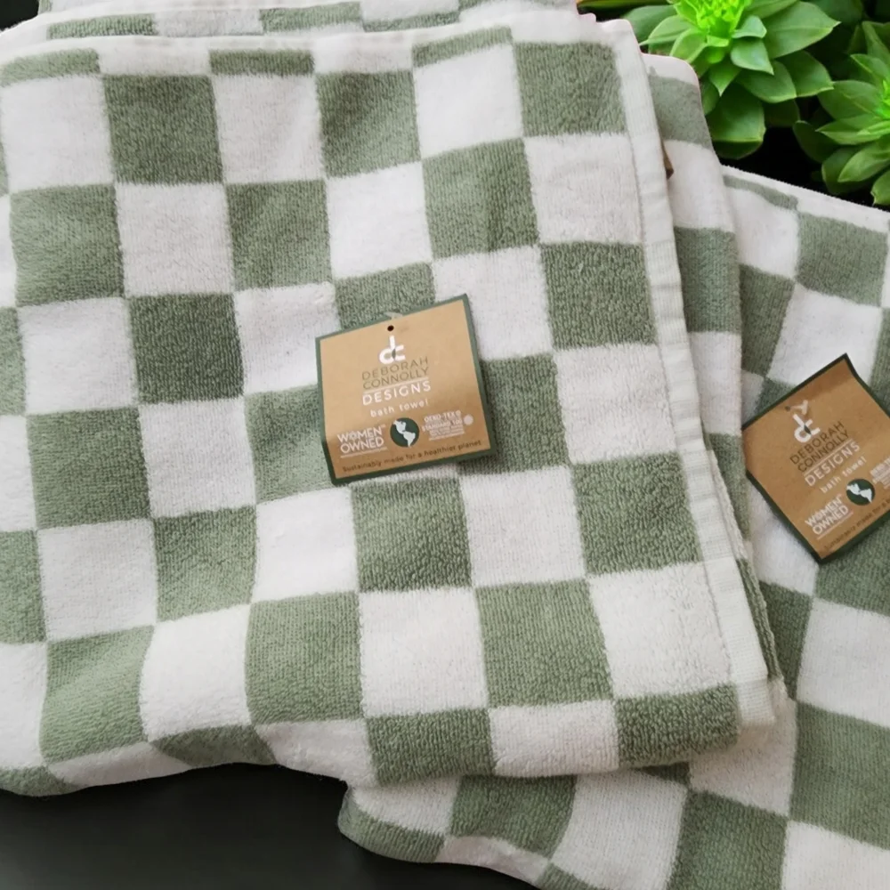 Deborah Connelly S/2 Bath Towels Checkered Squares Sage Green White